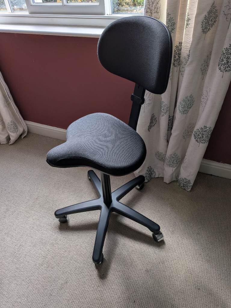 Flokk RH Support Chair 4501 saddle seat w backrest black adjustable office lab