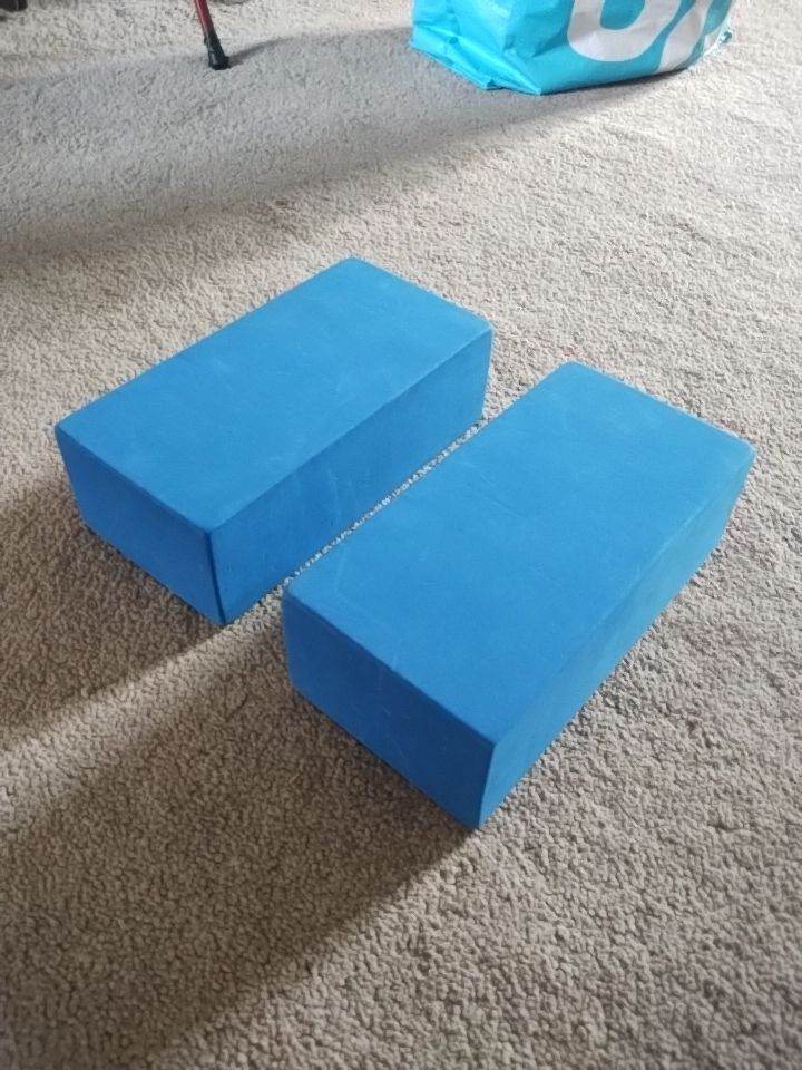 Pair of Blue Yoga Blocks – Good Condition