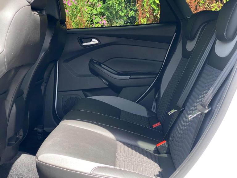 2015 Ford Focus 2.0T EcoBoost ST-2 5dr HATCHBACK PETROL Manual