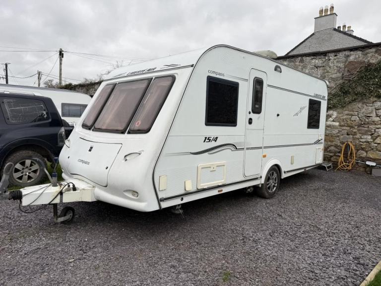 2006 COMPASS LIBERATE AIR 15/4 4 Berth fixed bed, motor mover