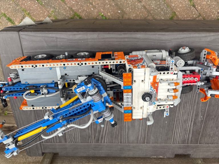 LEGO 42128 heavy duty tow truck