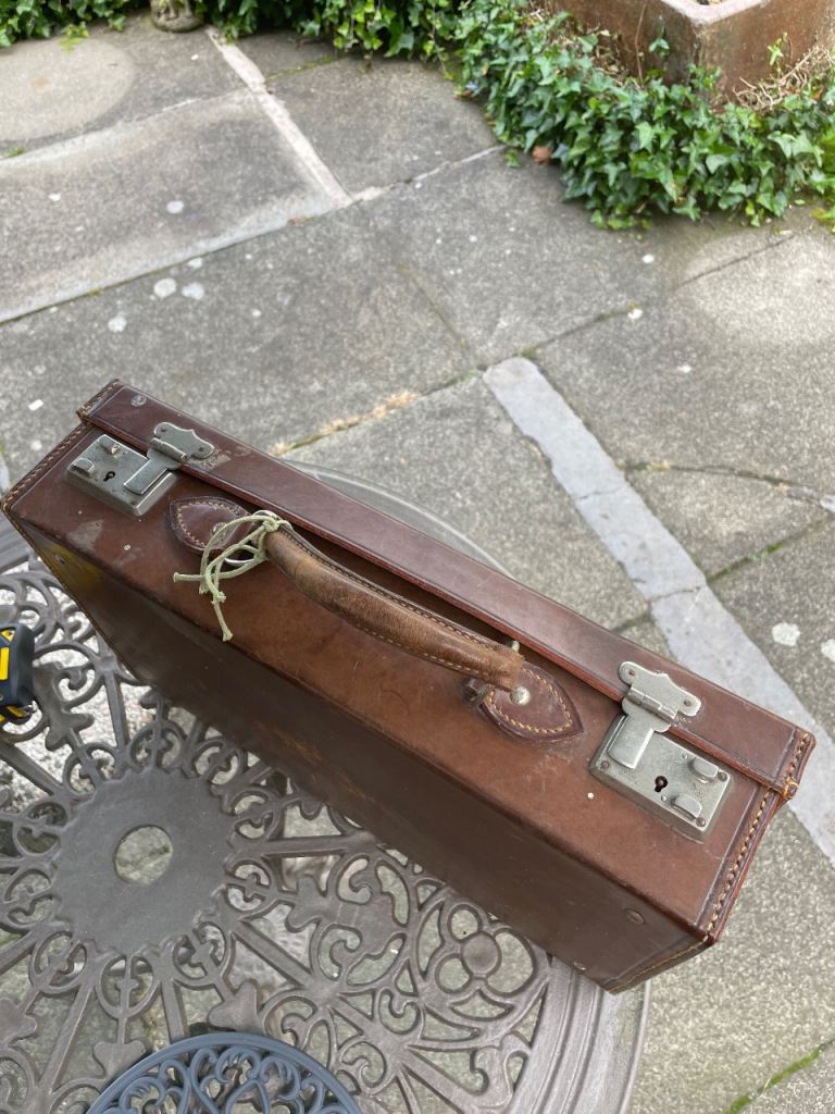 Leather satchel/travel/brief case