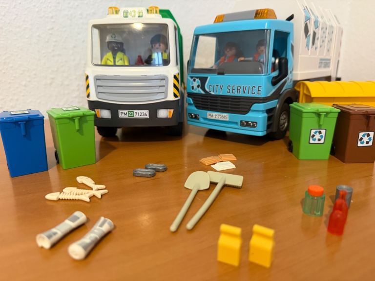 Playmobil recycling trucks