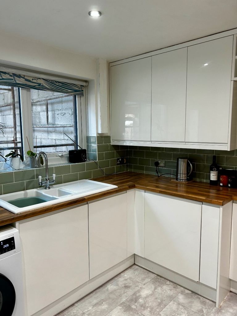 Fitted kitchen 