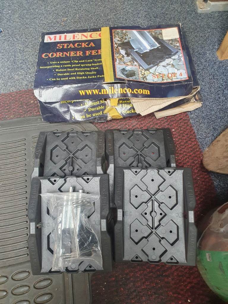 Milenco Stacka Corner Feet x4