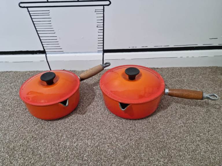 2 Vintage le creuset pans sizes 18 & 20.