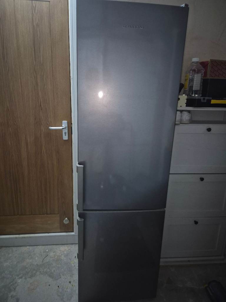 Grundig fridge freezer 
