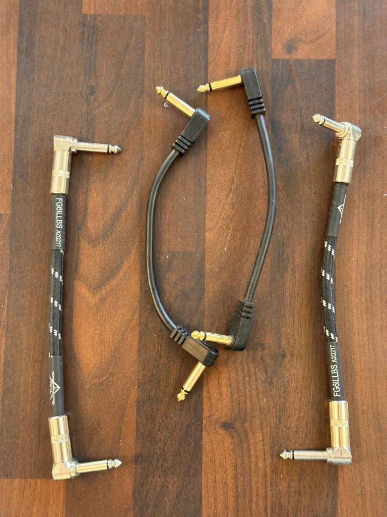 Various guitar pedal patch leads