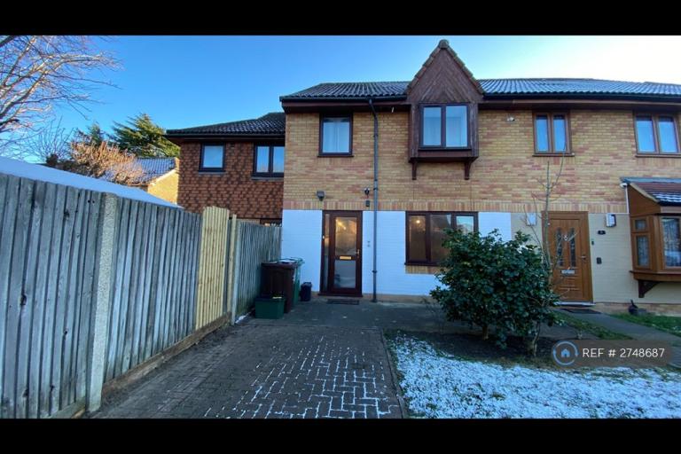 2 bedroom house in Russell Way, Sutton, SM1 (2 bed) (#2748687)