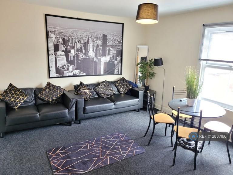 6 bedroom flat in Glossop Road, Sheffield, S10 (6 bed) (#2837166)