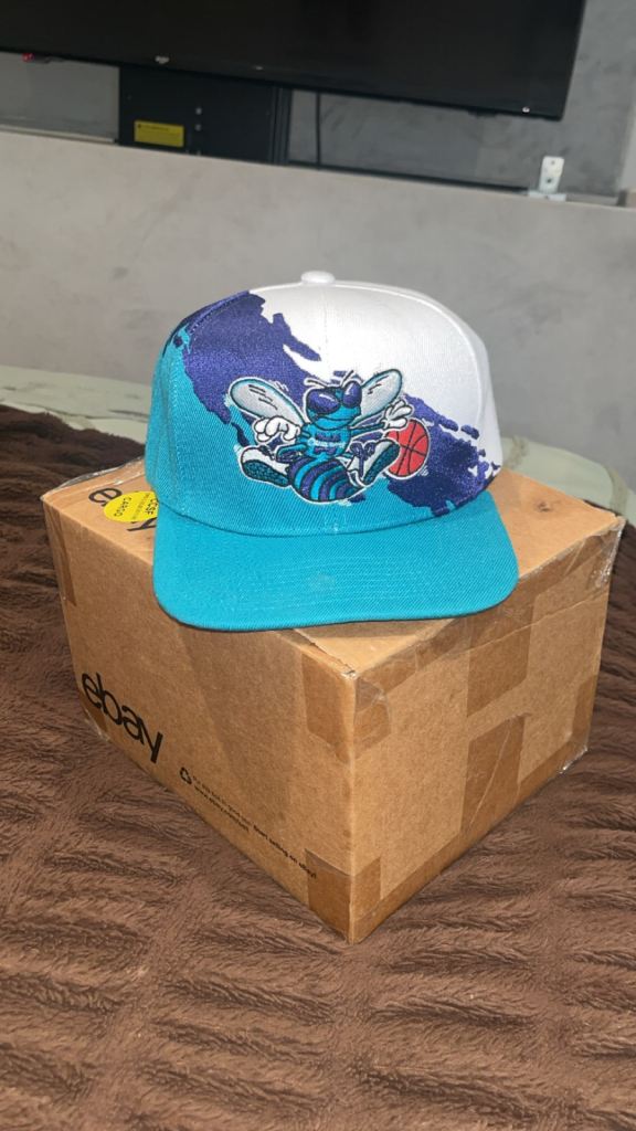 Mitchell & Ness Charlotte Hornets Snapback Hat – As Good As New