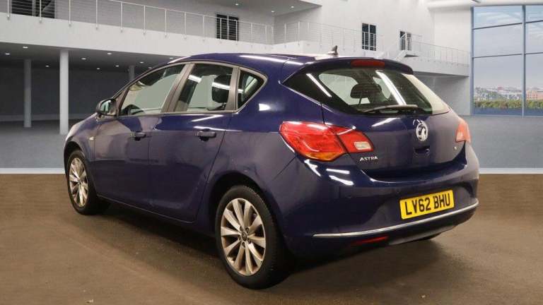 2012 Vauxhall Astra 1.6i 16V Active 5dr HATCHBACK PETROL Manual