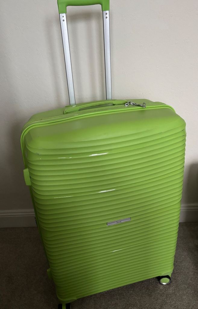 Large expandable suitcase
