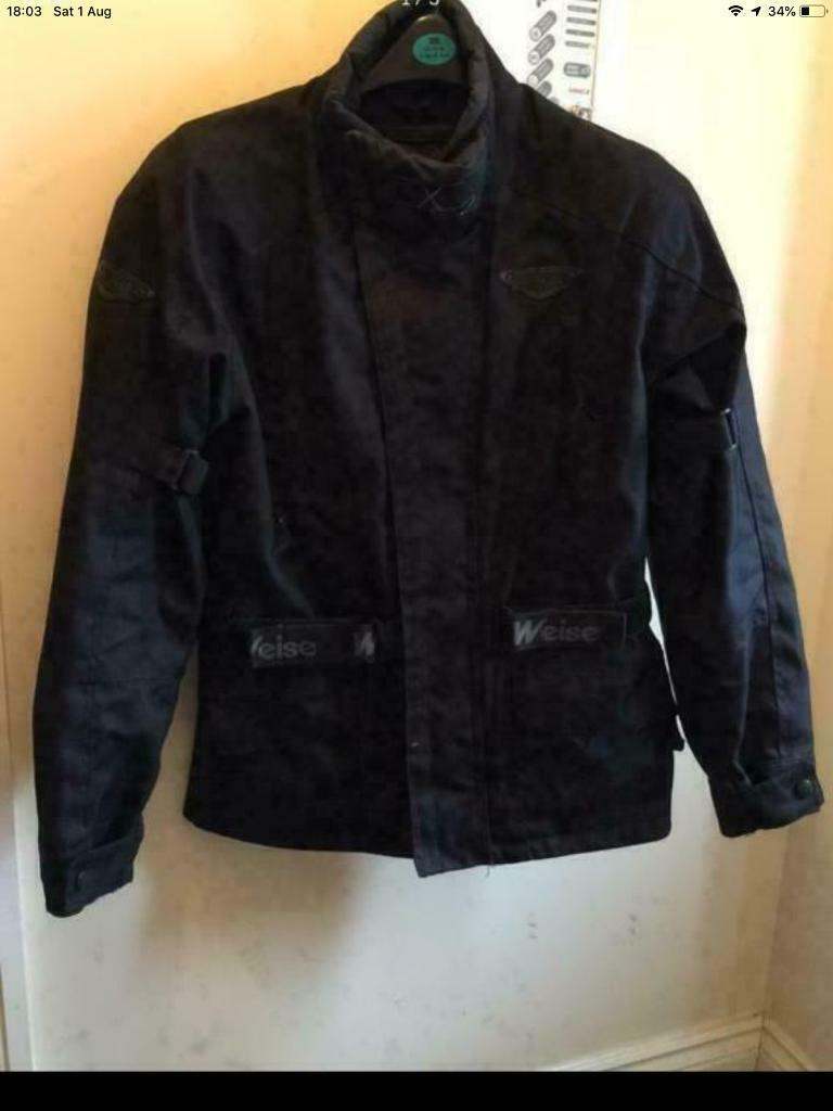 Weise pre-owned motorcycle jacket medium size fully armoured elbow and shoulder. Good condition 