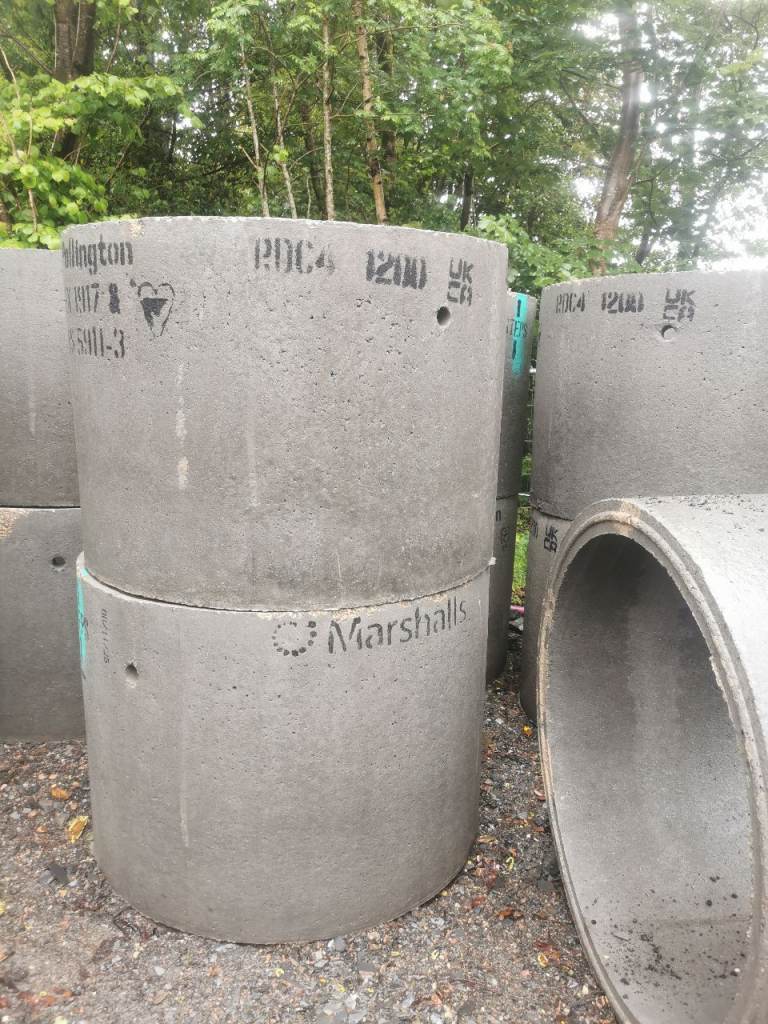 9x Concrete manhole rings