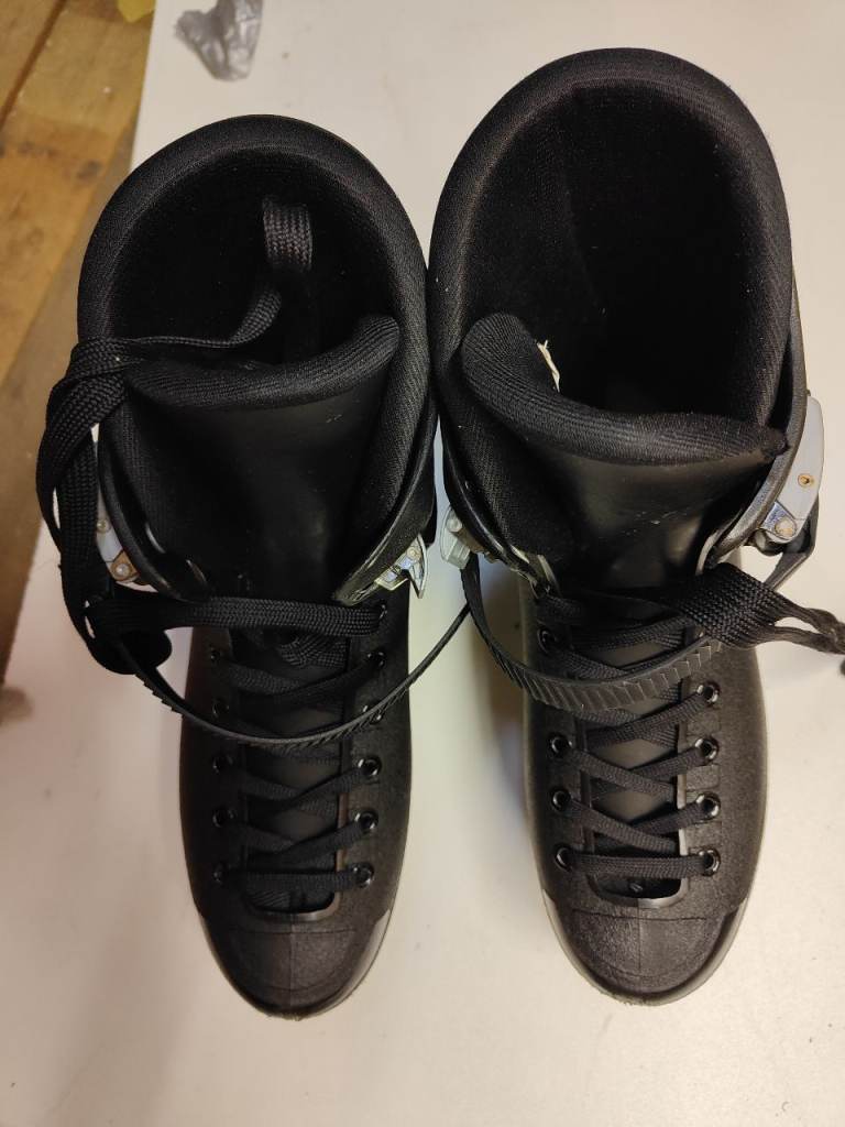 Roller skates 