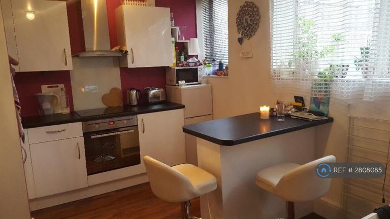 1 bedroom flat in Solarium Court, London, SE1 (1 bed) (#2808085)