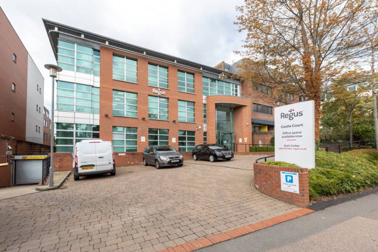 Reigate - RH2 9RJ \ Office for Rent with 2 Workstations