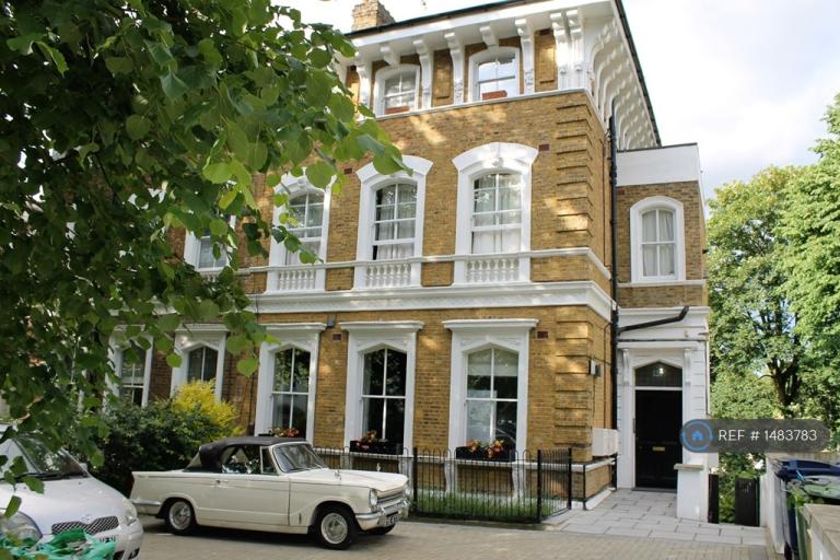 Studio flat in Victoria Way, London, SE7 (#1483783)