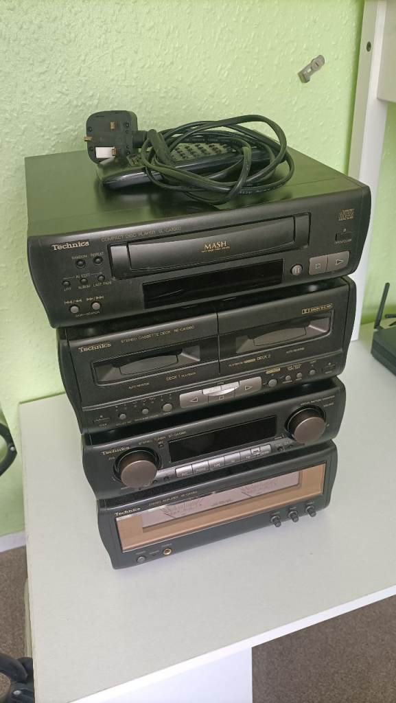 Technics SC CA1060 Stereo System With Speakers and Remote