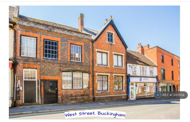Studio flat in West Street, Buckingham, MK18 (#3013134)