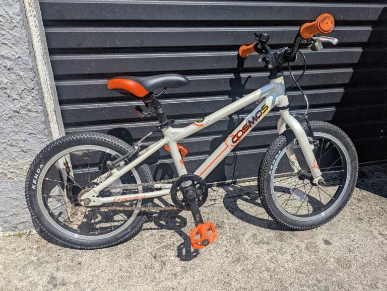 Carrera child's 16in wheels mountain bike 