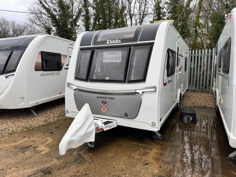 2019 Elddis Avante 550 Fixed Island Bed