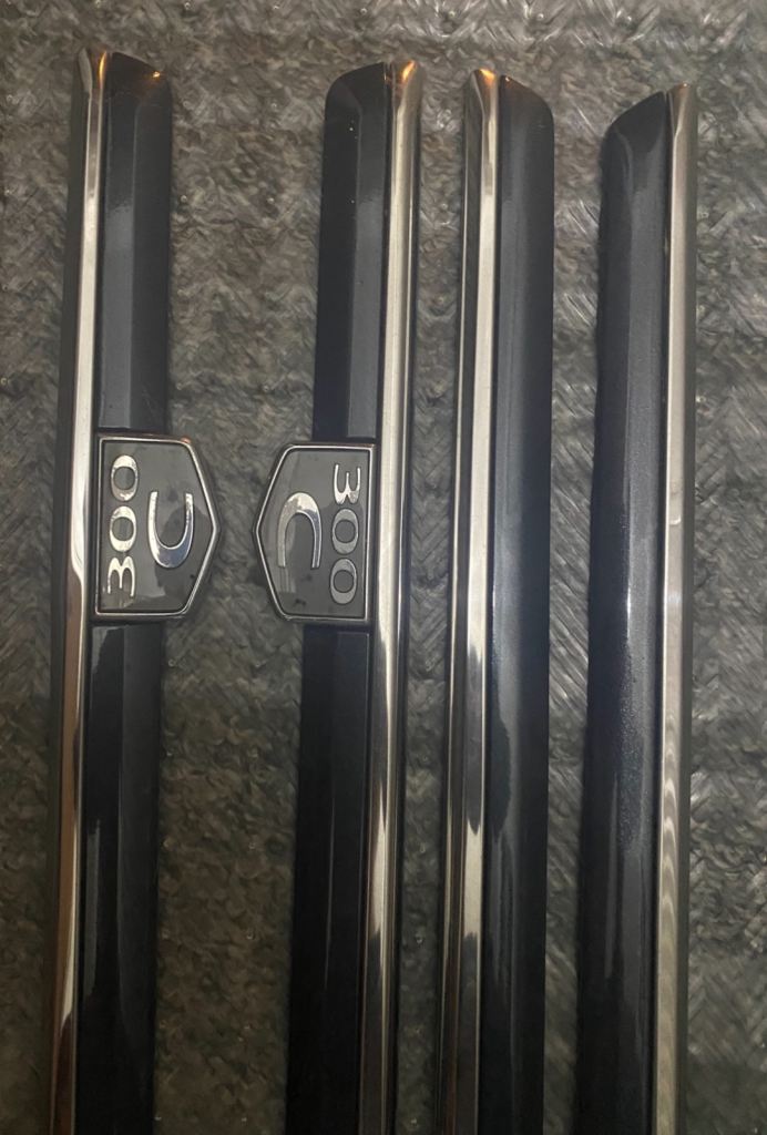 Chrysler 300c door trim srt
