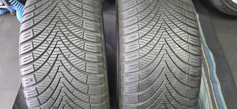 235 55 17   2 x tyres Kumho Solus 4 Season