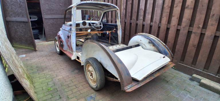 Morris minor traveller