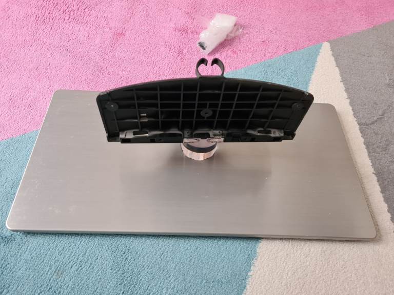 SAMSUNG 40 inches LCD IRONI TV PEDESTAL GENUINE STAND + SCREWS TABLETOP STAND