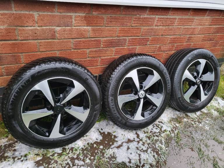 16 inch Nissan Juke Alloy wheels 