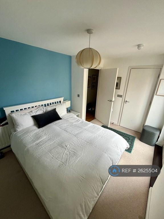 3 bedroom flat in Roffo Court, London, SE17 (3 bed) (#2625504)