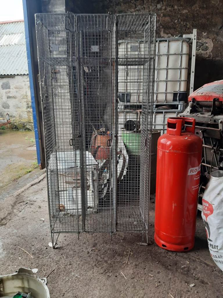 Mesh lockers/ cages
