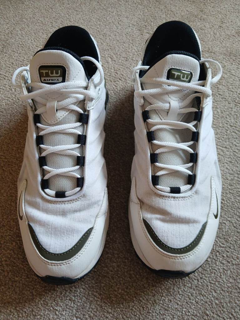 Nike Airmax Trainers - Size 8 - White/Black/Green – Good Condition