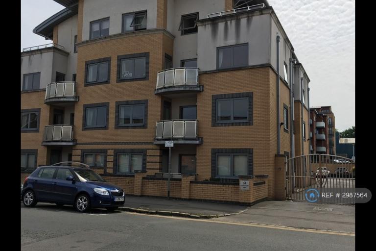 2 bedroom flat in Lion Court, Reading, RG1 (2 bed) (#2987564)