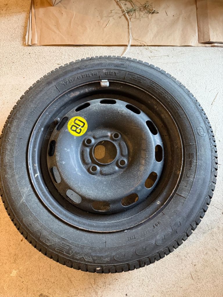 Spare wheel and tyre - free
