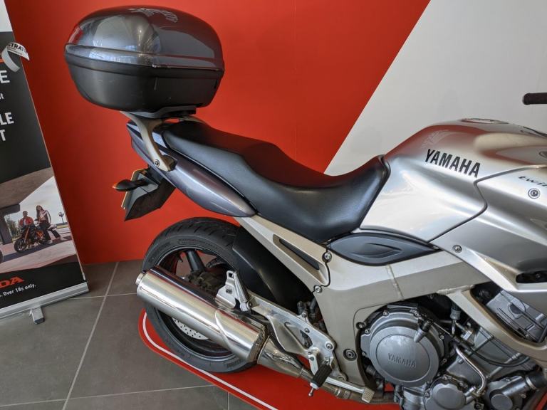 2002 YAMAHA TDM900 SILVER NICE CLEAN BIKE  GEN YAMAHA COL MATCH TOP BOX H/GRIPS