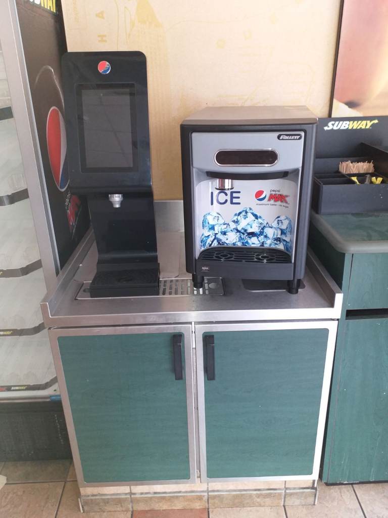 Catering equipment Icecream Yougurt Slush Coffee Beer juicers machines trailer kitchen pub items 