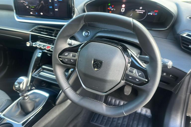  Peugeot 208 1.2 Puretech Allure Hatchback 5dr Petrol Manual Euro 6 s/s 100 Ps