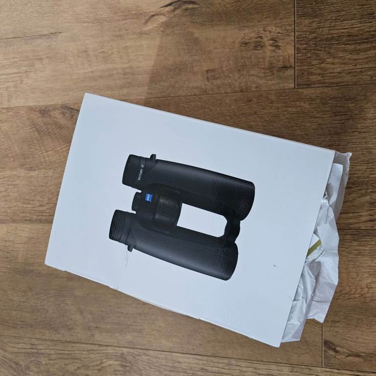 Zeiss Victory 10 x 42 SF binoculars