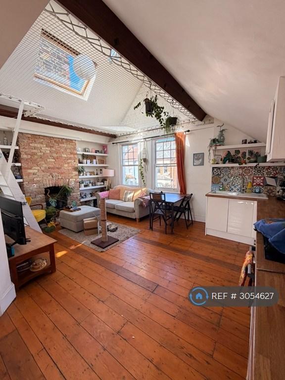 2 bedroom flat in Trent Road, London, SW2 (2 bed) (#3054627)