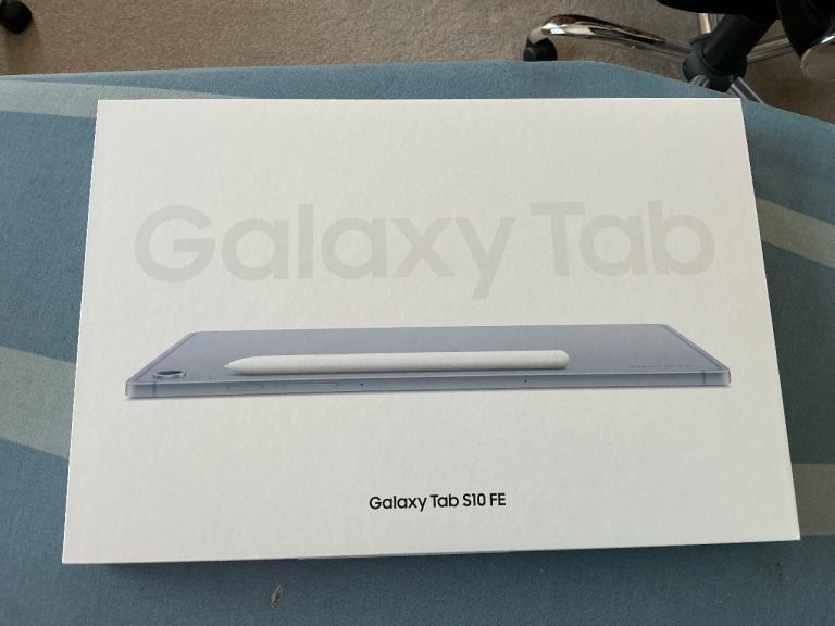 Almost New - Samsung Galaxy Tab S10 FE, 128gb, with cover.