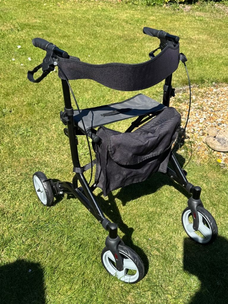 4 Wheel Walker /Rollator Walking support with seat and bag 