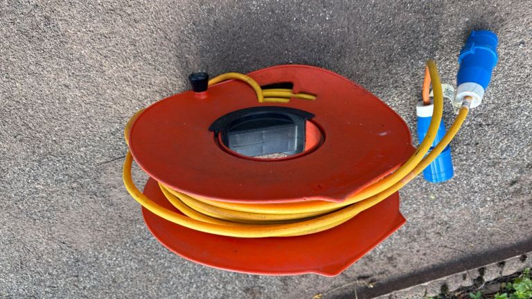 Caravan electric cables 