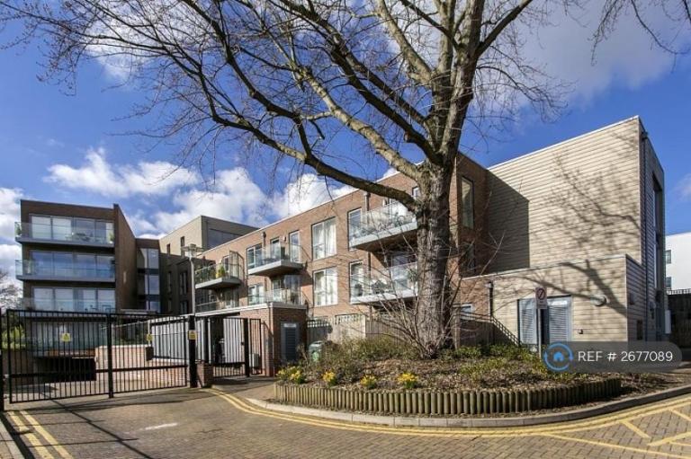 2 bedroom flat in Park Road, London, N8 (2 bed) (#2677089)