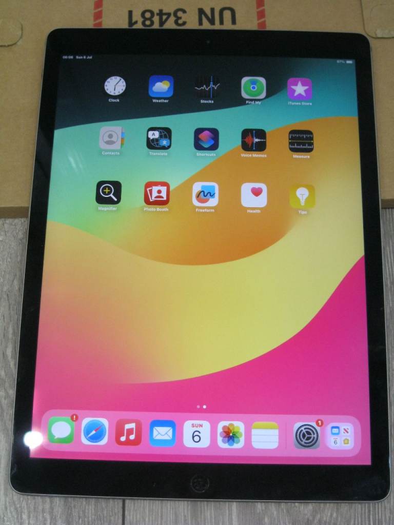 Apple iPad Pro 2nd Gen. 12.9 inch- 512GB, Wi-Fi, - Space Grey -Excellent Cond.