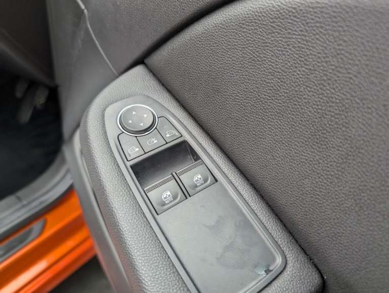 2020 Renault Clio 1.0 TCe Iconic Hatchback 5dr Petrol Manual Euro 6 (s/s) (100 ps) CRUISE CON HAT...