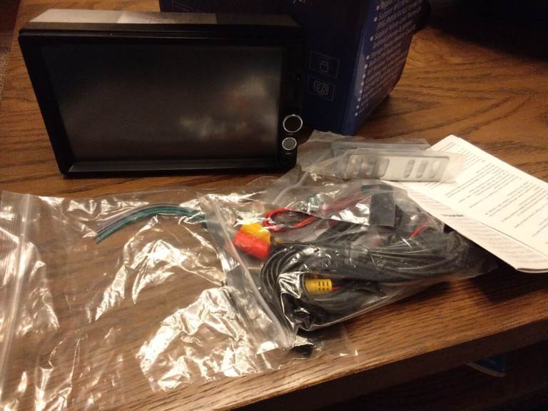 Car Stereo With mirror Link. Bluetooth. Reverse camera and more. New