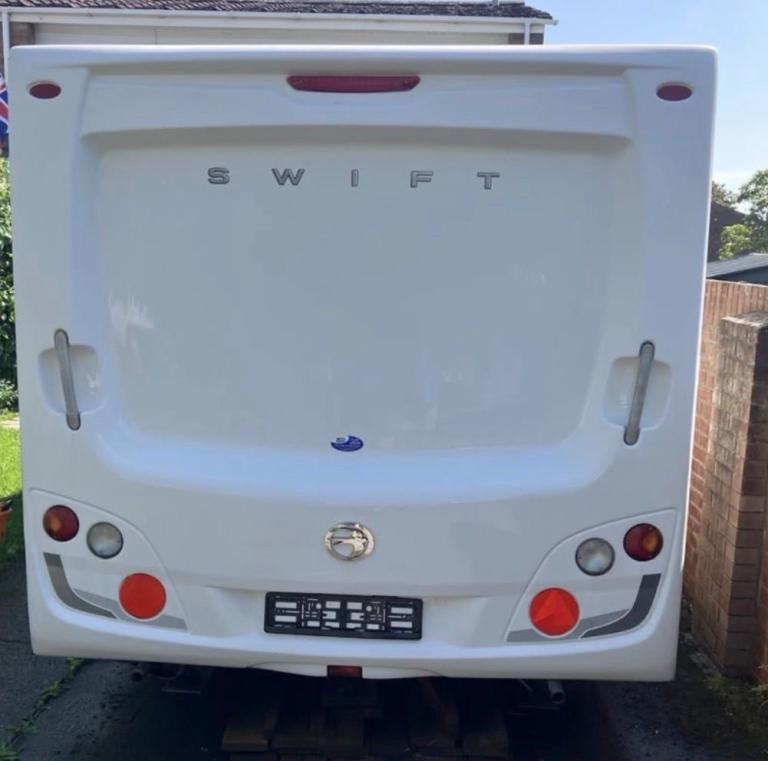 2009 swift coastline 540/SE fixed bed
